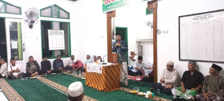 Wabup dan Ketua DPRD Pasbar Hadiri Peringatan Isra’ Mikraj di Surau Nurul Huda 1 PERINGATAN ISRA’ MIKRAJ— Wakil Bupati Pasbar Risnawanto dan Ketua DPRD Pasbar Erianto, menghadiri peringatan Isra’ Mikraj Nabi Muhammad SAW 1445 H yang digelar masyarakat Nagari Ophir, Kecamatan Luhak Nan Duo, di Surau Nurul Huda, Rabu (7/2) malam.