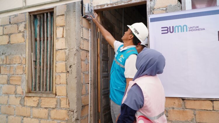 listrik gratis--Pada bulan Ramadhan 1445H, PT PLN (Persero) kembali mewujudkan impian masyarakat prasejahtera dengan menghadirkan listrik gratis melalui program Light Up The Dream (LUTD) yang dilaksanakan secara serentak di seluruh Indonesia .