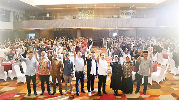 RITEL GATHERING— Sebanyak 250 pemilik toko bangunan dari berbagai daerah di Provinsi Riau, antara lain Pekanbaru, Dumai, Kampar, Pelalawan, Rokan Hulu, Indragiri Hulu, dan Kuantan Singingi, menghadiri Retail Gathering untuk wilayah Riau di Hotel Premiere Pekanbaru, Riau.