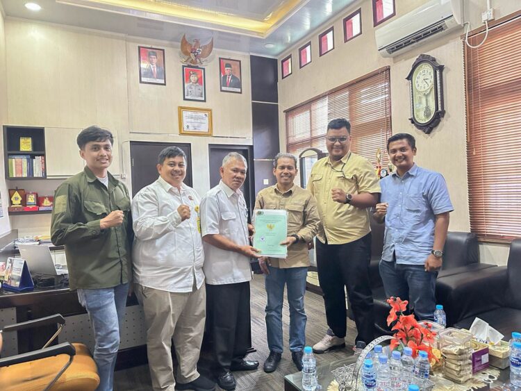 PLN UIP Sumbagteng Kembali Terima 8 Sertifikat Tanah dari Kantah Kabupaten Bengkalis 1 74627d9f 9ec9 4580 bd8f 7c2f6d5e4517