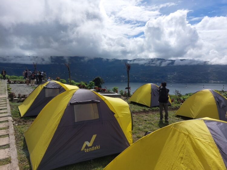 Suasana pemandangan di Danau Dibawah Kecamatan Danau Kembar