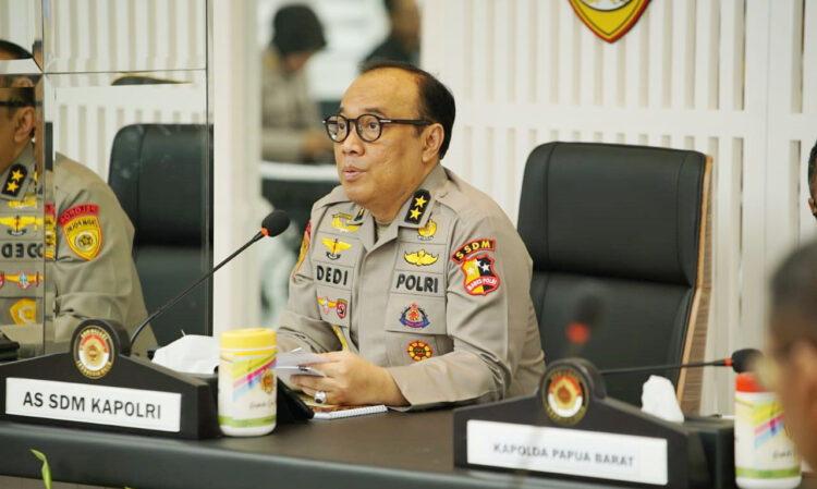 PAPARKAN— As-SDM Polri, Irjen Dedi Prasetyo saat memaparkan dibukanya Hotline khusus terkait penerimaan anggota Polri baru tahun 2024.