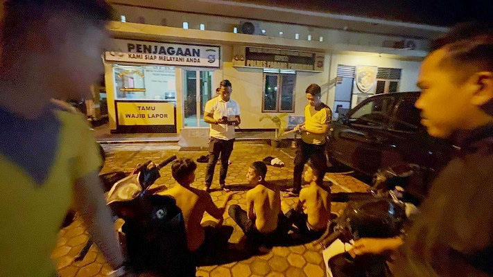 TAWURAN— Tiga pelaku balap liar dan tawuran diamankan 
di Mapolres Padangpariaman.