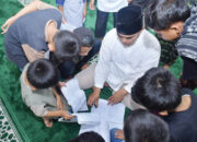 Berburu Tanda Tangan Ustaz, Momen Langka di Ramadhan