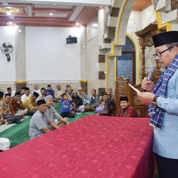 SAFARI RAMADHAN— Bupati Agam, Andri Warman berkunjung ke Masjid Jami’ Sitapuang, Nagari Balai Gurah, Kecamatan Ampek Angkek, Minggu (17/3), dalam rangka safari Ramadhan 1445 Hijriah.