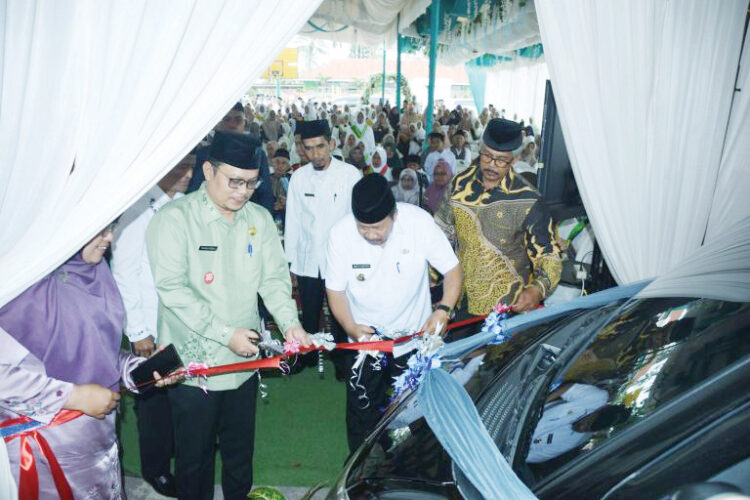 Bupati Agam Buka Festival Bukareh 2024 MTsN 1 Agam 1 FESTIVAL BUKAREH— Bupati Agam Andri Warman buka secara resmi Festival Bukareh 2024 yang digelar oleh Madrasah Tsanawiyah Negeri (MTsN) 1 Agam, Rabu (28/2).