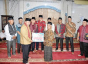 Lanjutkan Pembangunan Masjid Taqwa Batang Palupuah, Pemkab Agam Salurkan Bantuan Rp15 Juta