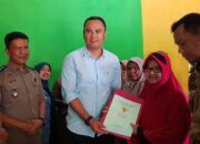 Petani Sawit di Nagari Pulasan Terima Sertifikat Tanah