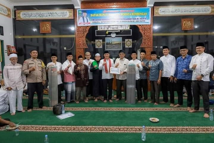 Bupati Pasaman Sabar AS Kunjugi Masjid Al Kautsar 1 FOTO BERSAMA— Bupati Pasaman Sabar AS kunjungi Masjid Al Kautsar Sawah Panjang Nagari Aia Manggih Selatan, Kecamatan Lubuk Sikaping.