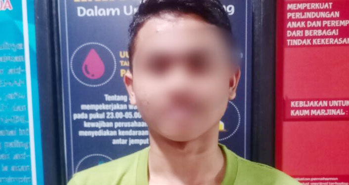 Miris! Bocah 11 Tahun Diperkosa di Tepi Sungai, Korban Dibujuk saat Lewat Depan Rumah Pelaku, Ketahuan oleh Warga hingga Ditangkap Polisi 1 PERKOSA BOCAH—Pelaku AY ( 18) yang melakukan pemerkosaan terhadap bocah 11 tahun ditangkap jajaran Satreskrim Polres Solok Kota.