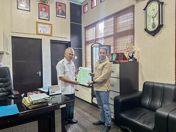 PLN UIP Sumbagteng Kembali Terima 8 Sertifikat Tanah 1 BERHASIL--Kolaborasi PT PLN UIP Sumbagteng dengan Kantor Pertanahan (Kantah) Bengkalis Provinsi Riau telah berhasil menerbitkan 8 sertifikat tanah.