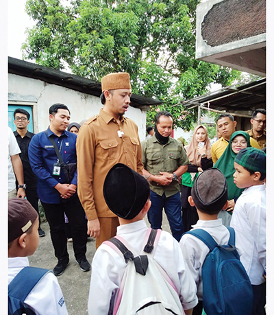 Program Bang Wako Peduli, Program Pemerintah Bantu Warga di Bidang Ekonomi dan Sosial 1 PROGRAM BANG WAKO PEDULI— Wali Kota Bukittinggi, menegaskan “Program Bang Wako Peduli” merupakan program kerja pemerintah daerah setempat untuk membantu warga Bukittinggi khususnya di bidang ekonomi dan sosial.