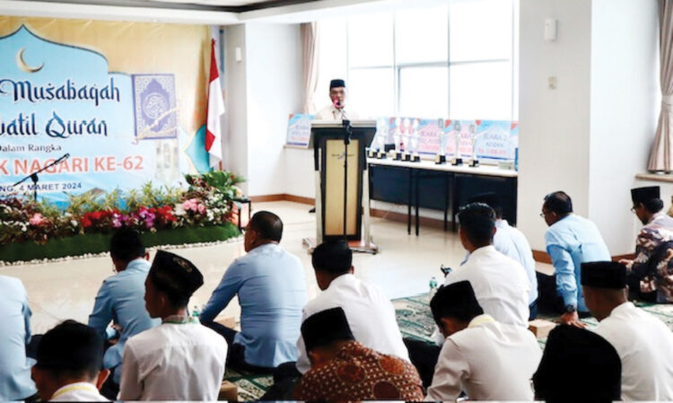 LOMBA MTQ, AZAN— Memeriahkan HUT ke-62, Bank Nagari menggelar Lomba MTQ dan Azan bagi para karyawannya dari berbagai kantor cabang Bank Nagari.