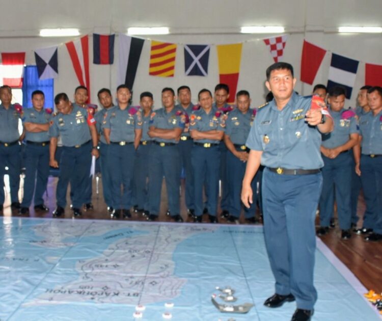 Wadan Lantamal II Tutup Latophantai, Mulyadi: Jadikan Bekal Pelaksanaan Tugas Berikutnya 1 PENUTUPAN— Wadan Lantamal II Kolonel Laut (P) Mulyadi, S.E., CRMP., M.Tr. Opsla secara resmi menutup kegiatan Pemantapan Pengetahuan Operasi Pertahanan Pantai.