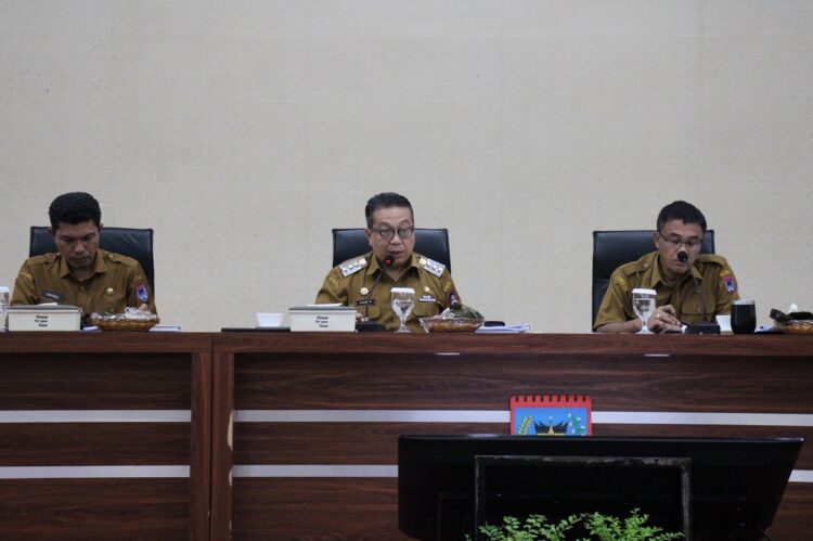 Masalah Sampah tak Kunjung Selesai di Payakumbuh, Jasman Kumpulkan Seluruh Pejabat 1 PERSOALAN SAMPAH— Pj Wako Payakumbuh Jasman, memiimpin rakor bersama seluruh kepala OPD, Direktur RSUD, Camat, Lurah di Balai Kota Payakumbuh, membahas persoalan sampah yang tak kunjung selesai.