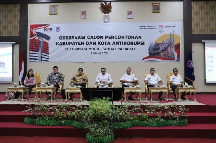 OBSERVASI KOTA PERCONTOHAN— Penjabat (Pj) Wali Kota Payakumbuh Jasman mengikuti acara Observasi Program Percontohan Kabupaten/Kota Anti Korupsi yang dilaksanakan Komisi Pemberantasan Korupsi (KPK) RI di Aula Ngalau Balai Kota Payakumbuh, Rabu (6/3).