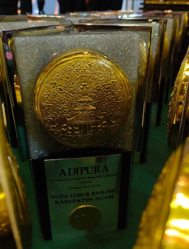 Kabupaten Agam Kembali Boyong Piala Adipura untuk Kedua Kalinya