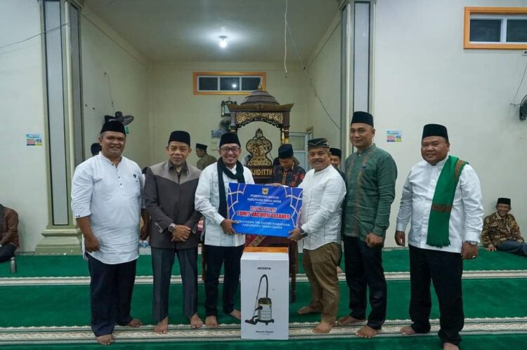 Kunjungi Batu Bulek Bupati Eka Putra Apresiasi Jamaah dan Sampaikan Progul Tanah