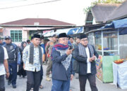 Menunggu Waktu Buka, Sekda Agam Ngabuburit di Pasar Pabukoan Koto Tuo