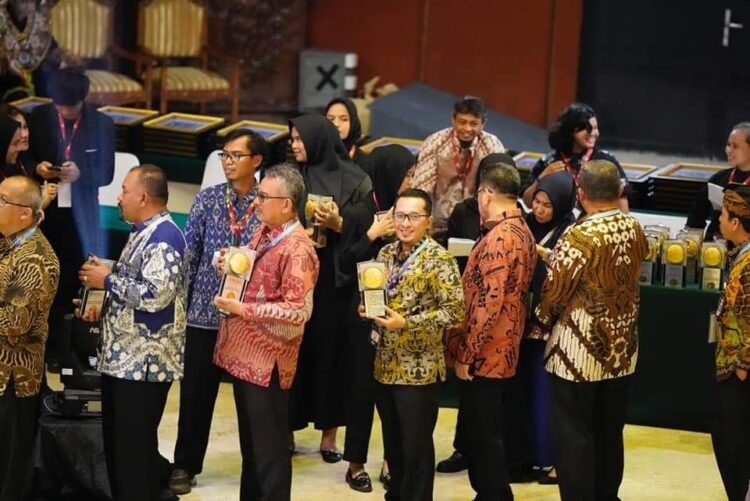 Pemda Tanah Datar Raih Piala Adipura 2 Tahun Berturut turut