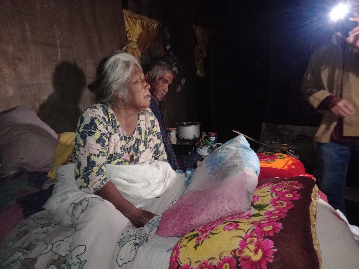 Pemuda Satria Painan Bagikan Makan Sahur ke Korban Banjir Bungo Pasang