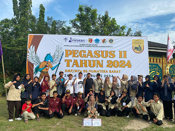 SMPN 5 X Koto Juara Lomba Pionering Tingkat Sumbar 1 RAIH—Pelatih, Pembina dan guru SMPN 5 X Koto bersama siswa siswi usai meraih juara 1 dan II lomba Pionering tingkat Sumbar.