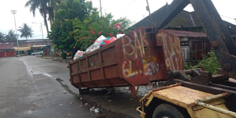 PENUH—Beginilah kondisinya   Tempat Pemilahan Sementara (TPS) Kota Solok. yang sering penuh.