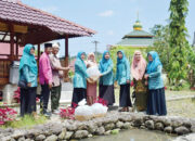 TP-PKK Agam Salurkan Bibit Ikan ke Rumah Tahfidz Ummu Salamah