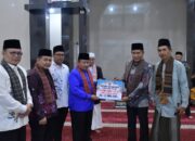 Safari Ramadan Perdana, TSR I Agam Serahkan Bantuan Rp 15 Juta