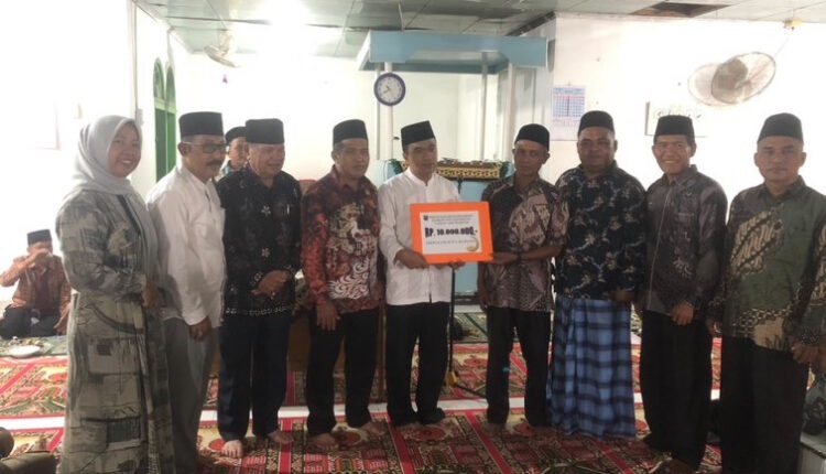 KUNJUNGAN TSR— Tim Safari Ramadan (TSR) Kabupaten Sijunjung mengunjungi Mesjid Baibul Khairat di Jorong Puntian, Nagari Tanjung Bonai Aur Selatan.