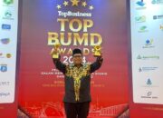 Tingkatkan Pembangunan Ekonomi Masyarakat, Bupati Suhatri Bur Raih Top Pembina BUMD Award 2024