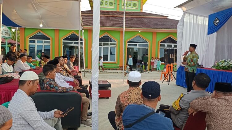 400 Peserta Ikuti MTQ Tingkat Kecamatan Sipora Utara, Lahmuddin: MTQ Media Lahirkan Generasi Muda Qur’ani 1 MEMBUKA MTQ--Asisten II Setda Mentawai, Lahmuddin Siregar membuka MTQ antar TPA dan Rumah Tahfiz se-Kecamatan Sipora Utara di Masjid Al-amin Desa Tuapejat.