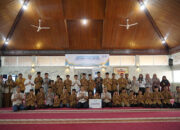 Benderang Berkah Ramadhan, YBM PLN Sumbar Salurkan Ratusan Paket Sembako dan Santunan kepada Mustahik