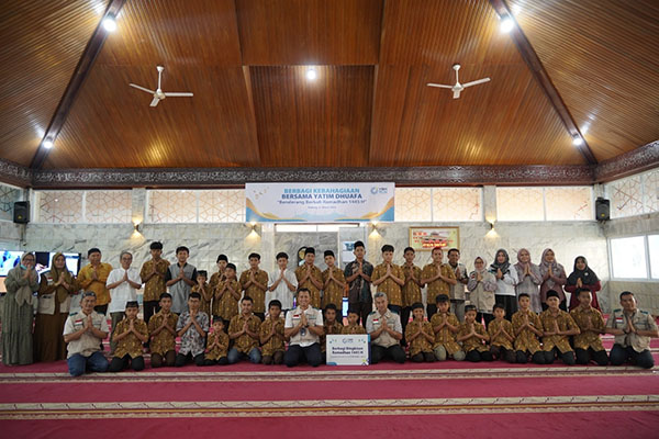 Benderang Berkah Ramadhan, YBM PLN Sumbar Salurkan Ratusan Paket Sembako dan Santunan kepada Mustahik 1 PAKET SEMBAKO--Yayasan Baitul Maal (YBM) PT PLN (Persero) Unit Induk Distribusi Sumatera Barat serahkan 500 paket sembako dan 250 santunan kepada penerima manfaat yatim dhuafa tersebar di seluruh Unit PLN Sumatera Barat.