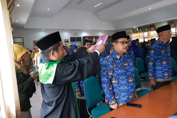 Bupati Lantik 54 Pejabat Baru 1 a5be3200 358a 4c97 9106 947d88fce45e