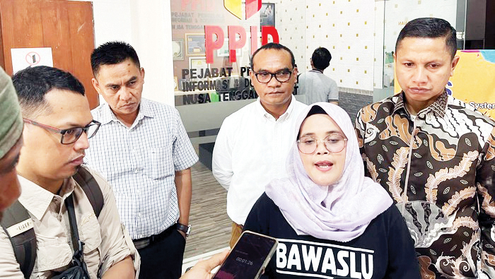 Lolly Suhenty
Anggota Bawaslu RI