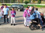 Siswa SMP N 2 dan OSIS Berbagi, Ratusan Bungkus Takjil Dibagikan