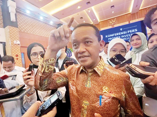 Bahlil Pede Pilpres Satu Putaran dan Bisa Bawa Investasi RI Tembus Target Rp 1.650 Triliun 1 Bahlil Lahadalia
Menteri Investasi/Kepala Badan Koordinasi Penanaman Modal
