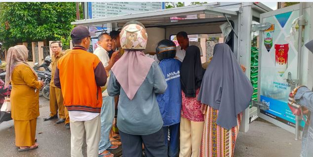 DSERRBU WARGA—Gerakan Pangan Murah ini diinisiasi oleh Dinas Pangan Kota Solok untuk buka 10 hari ternyata  diserbu warga