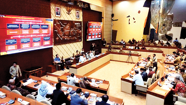 Partisipasi Pemilih Pemilu 2024 di atas 81 Persen 1 RAPAT DENGAR PENDAPAT— RDP Komisi II DPR dengan KPU, Bawaslu hingga Mendagri, Senin (25/3).