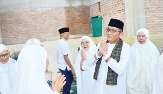 Safari Ramadhan, Wako Bantu Masjid As Sakinah Rp15 Juta 1 SAFARI RAMADHAN— Wali Kota Padang Hendri Septa melakukan safari ramadhan dengan mengunjungi Masjid As Sakinah yang berada di Komplek Cemara II Kampung Koto, Kelurahan Gurun Laweh, Kecamatan Nanggalo, Selasa (26/3) malam.