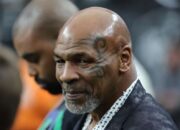 Mike Tyson Kembali Naik Ring, Duel Eksibisi Melawan Jake Paul