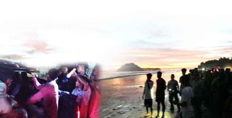Pasca Anak Panti Asuhan Tenggelam di Pantai Air Manis, Korban Kedelapan Ditemukan, Kondisinya Meninggal Dunia 200 Meter dari Bibir Pantai 1 EVAKUASI–
Tim SAR gabungan mengevakuasi jenazah korban Alfa Zahfira (12) yang meninggal akibat tenggelam di Pantai Air Manis Padang.