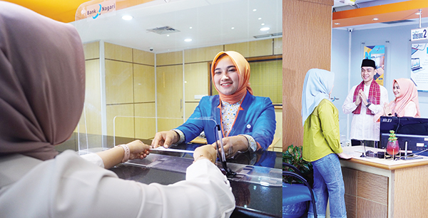 LAYANAN NASABAH— Layanan transaksional Bank Nagari selama bulan Ramadhan dan Idul Fitri 1445 H berjalan dengan lancar dan aman. Layanan tersebut berupa ATM, CRM, NCM, Lapau Nagari dan Mobile Banking Ollin by Nagari.
