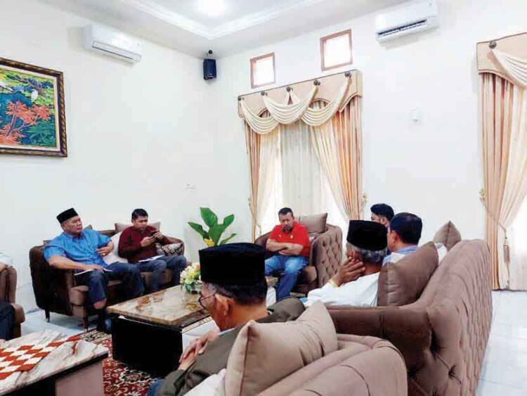 Antisipasi Kemacetan di Padang Luar pada Libur Lebaran, Dishub Diminta Lakukan Rekayasa Lalu Lintas 1 RAPAT KHUSUS— Bupati Agam Andri Warman menggelar rapat khusus bersama OPD terkait membahas kesiapan Pemkab Agam menyongsong dan mempersiapkan penanganan lalu lintas di pasar tradisional pada hari lebaran yang jatuh pada 10 April 2024 mendatang terutama di Padang Luar, Minggu (31/3).