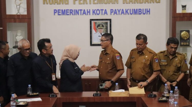 AUDIENSI BPOM— Sekdako Payakumbuh Rida Ananda menerima kedatangan Sekretaris BPOM di Kota Payakumbuh