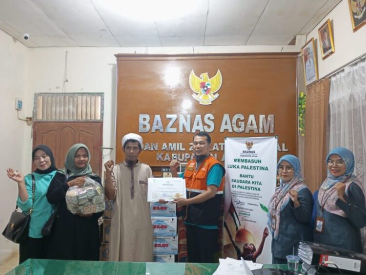 BANTUAN PALESTINA— Remaja Masjid Nurul Hikmah Sipisang, Nagari Nan Tujuah, Kecamatan Palupuah, kembali menyalurkan bantuan kemanusiaan untuk Palestina. Bantuan yang disalurkan sebesar Rp15 juta itu, diserahkan melalui Baznas Kabupaten Agam, Senin (22/4).