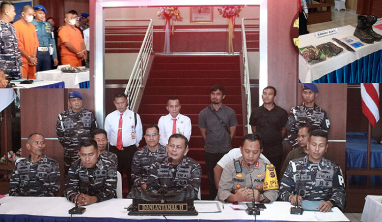 Rencanakan Pembunuhan Eks Casis Bintara AL asal Nias, Serda Adan dan Eksekutor Terancam Hukuman Mati 1 PEMBUNUHAN— Dua tersangka pembunuhan Casis TNI AL, Serda Adan dan Alvin dihadirkan saat jumpa pers yang dipimpin Danlantamal II Laksamana Pertama TNI Syufenri didampingi Denpomal Letkol PM Yasir dan Kapolres Sawahlunto AKBP Purwanto.