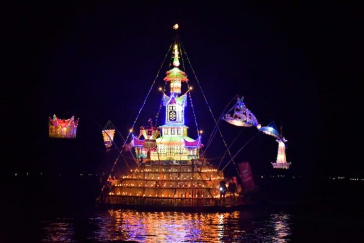 Semarakkan Malam Takbiran, Nagari Maninjau Gelar Festival “Rakik-Rakik” 1 FESTIVAL RAKIK—Salahg satu Rakik hias yang tampil pada festifal rakik-rakik yang digelar Nagari Maninjau dalam menyemarakkan malam takbiran.