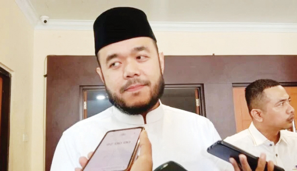 Fadli Amran calon walikota padang silaturahmi dengan KAN NANGGALO , di hadiri Fauzi Bahar Ketua LKAM Sumbar , Osman Ayub ketu DPD Partai Nasdem Kota Padang , Bubdo Kanduang Nanggalo serta undangan lainnya.